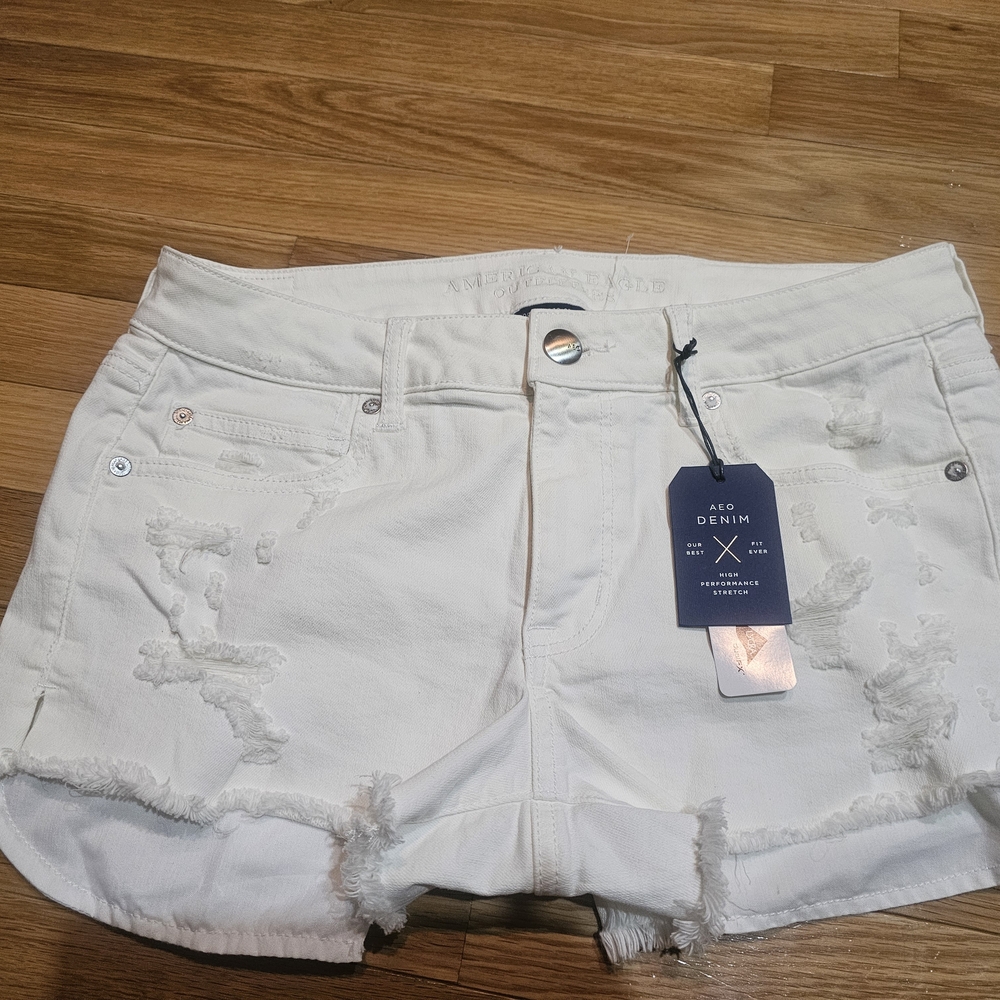 American Eagle Outfitters White Distressed Denim Shorts NWT Sz 12